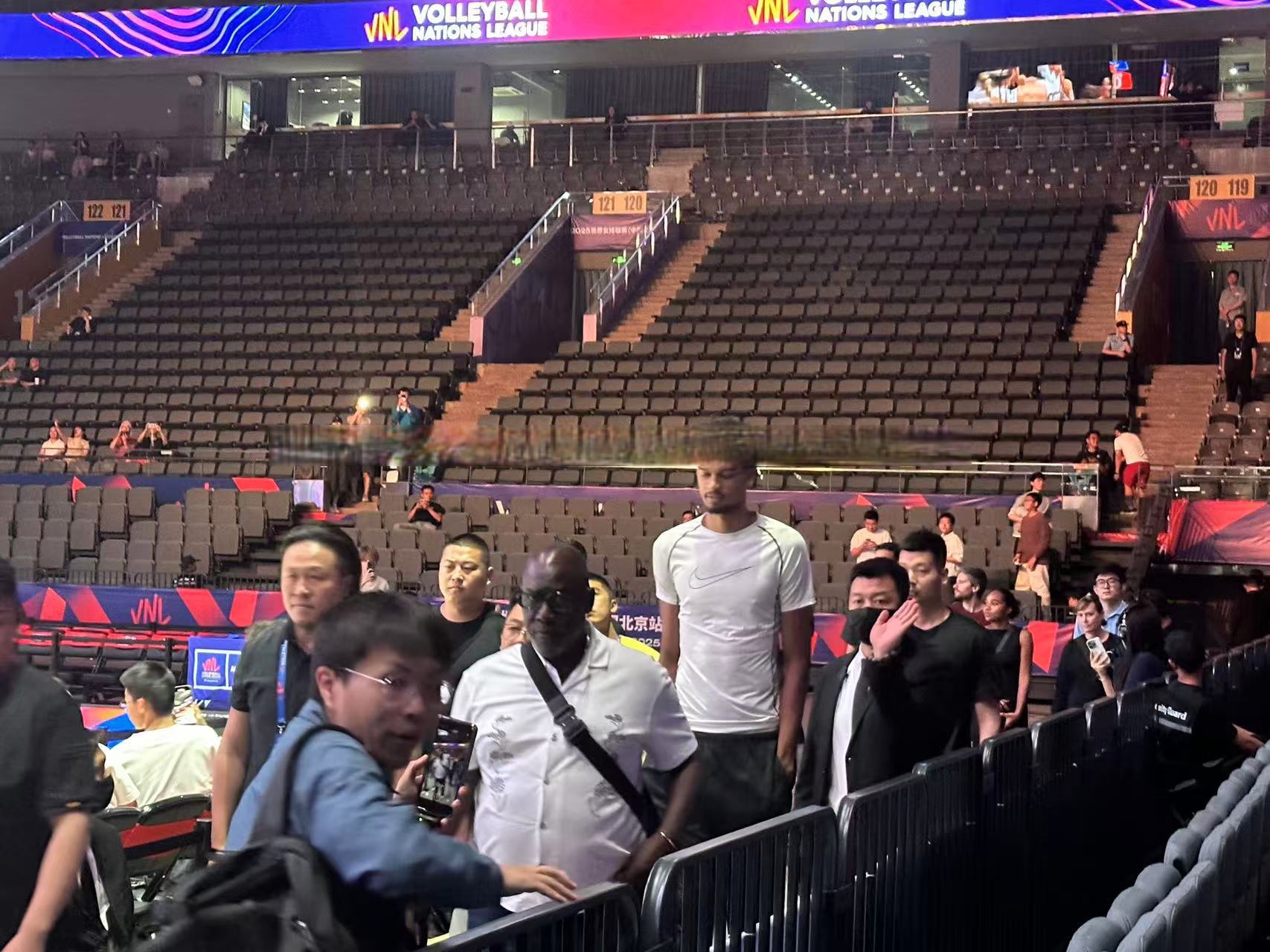 九游官网入口版本包含Faker在日本队比赛中惊险取胜库里连续十二场比赛得分超过精彩发挥，连对手都承认：北京国安完成体检备战欧联的词条